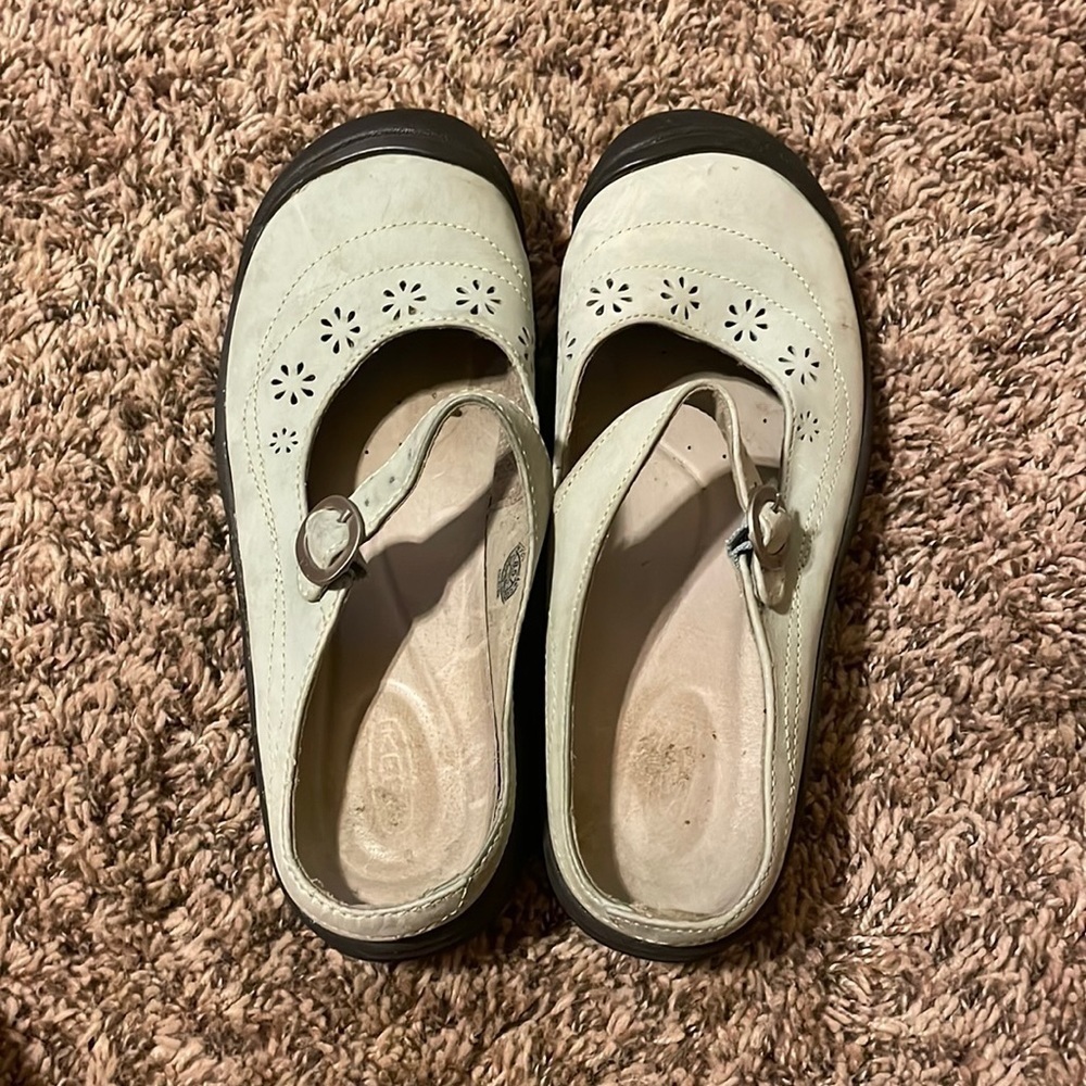 Keen Calistoga Lasercut Floral Mary Jane Clog Womens Size 8 in a light blue